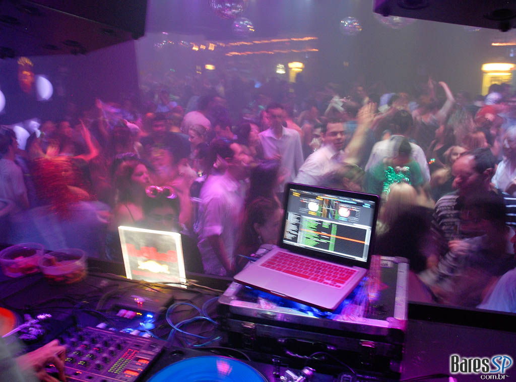 Noite da Paçoca Quem comer a maior quantidade de paçoca na noite vai ganhar um combo de Red Label + 6 RedBull, vai encarar??? Noite da Paçoca Quem comer a maior quantidade de paçoca na noite vai ganhar um combo de Red Label + 6 RedBull, vai encarar???