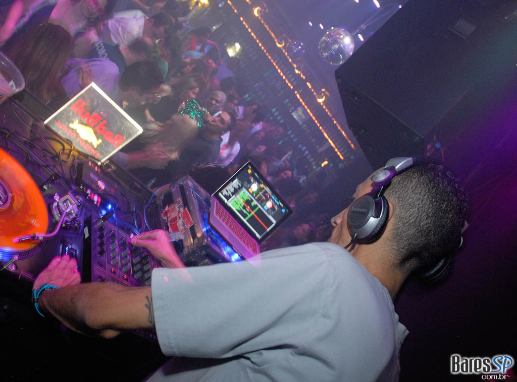 Noite da Paçoca Quem comer a maior quantidade de paçoca na noite vai ganhar um combo de Red Label + 6 RedBull, vai encarar??? Noite da Paçoca Quem comer a maior quantidade de paçoca na noite vai ganhar um combo de Red Label + 6 RedBull, vai encarar???