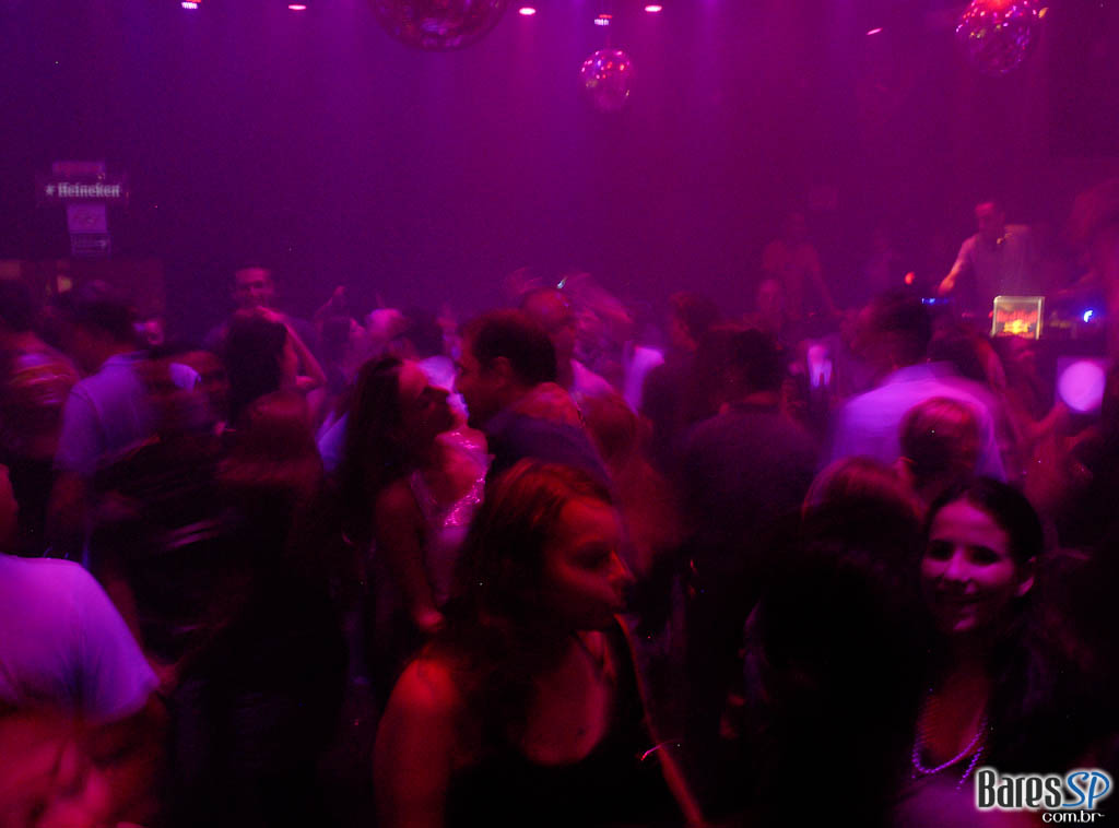 Noite da Paçoca Quem comer a maior quantidade de paçoca na noite vai ganhar um combo de Red Label + 6 RedBull, vai encarar??? Noite da Paçoca Quem comer a maior quantidade de paçoca na noite vai ganhar um combo de Red Label + 6 RedBull, vai encarar???