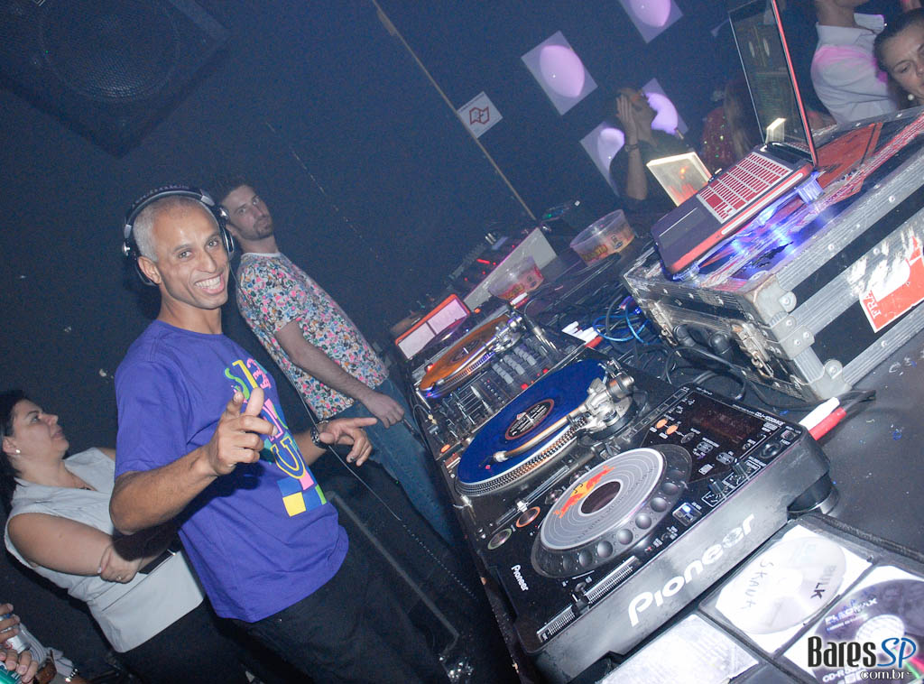 Noite da Paçoca Quem comer a maior quantidade de paçoca na noite vai ganhar um combo de Red Label + 6 RedBull, vai encarar??? Noite da Paçoca Quem comer a maior quantidade de paçoca na noite vai ganhar um combo de Red Label + 6 RedBull, vai encarar???