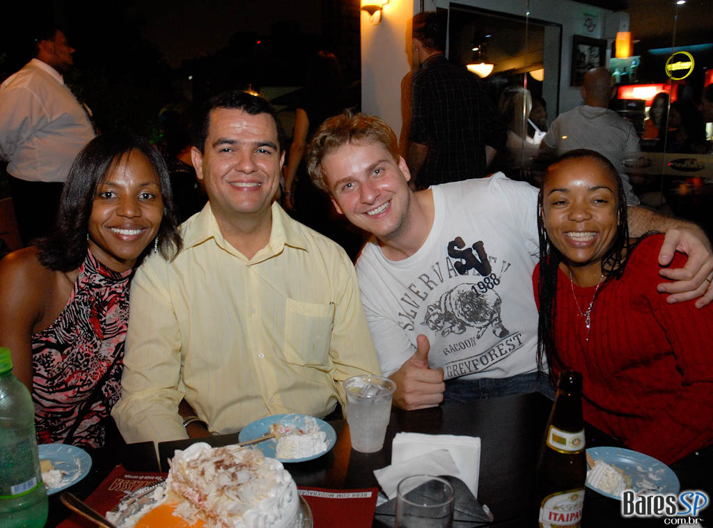Noite da Paçoca Quem comer a maior quantidade de paçoca na noite vai ganhar um combo de Red Label + 6 RedBull, vai encarar??? Noite da Paçoca Quem comer a maior quantidade de paçoca na noite vai ganhar um combo de Red Label + 6 RedBull, vai encarar???