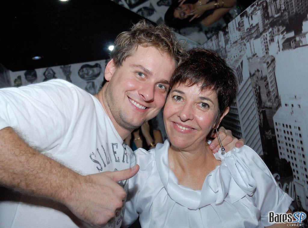 Noite da Paçoca Quem comer a maior quantidade de paçoca na noite vai ganhar um combo de Red Label + 6 RedBull, vai encarar??? Noite da Paçoca Quem comer a maior quantidade de paçoca na noite vai ganhar um combo de Red Label + 6 RedBull, vai encarar???