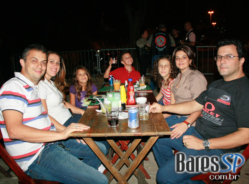 Grupo MBM no Bar O Torcedor, no Estádio do Pacaembu Grupo MBM no Bar O Torcedor, no Estádio do Pacaembu