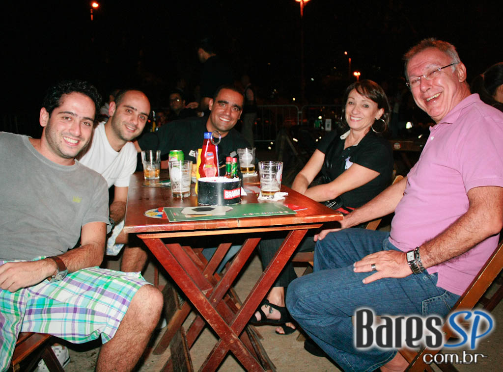 Grupo MBM no Bar O Torcedor, no Estádio do Pacaembu Grupo MBM no Bar O Torcedor, no Estádio do Pacaembu