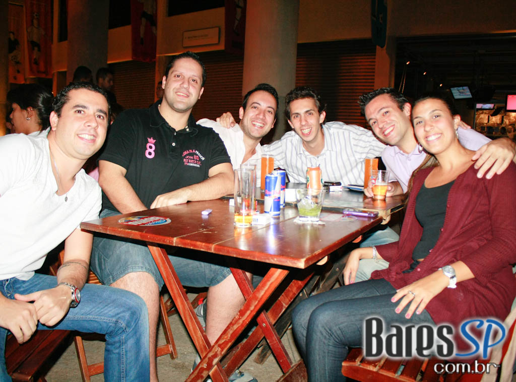 Grupo MBM no Bar O Torcedor, no Estádio do Pacaembu Grupo MBM no Bar O Torcedor, no Estádio do Pacaembu