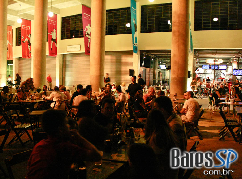 Grupo MBM no Bar O Torcedor, no Estádio do Pacaembu Grupo MBM no Bar O Torcedor, no Estádio do Pacaembu