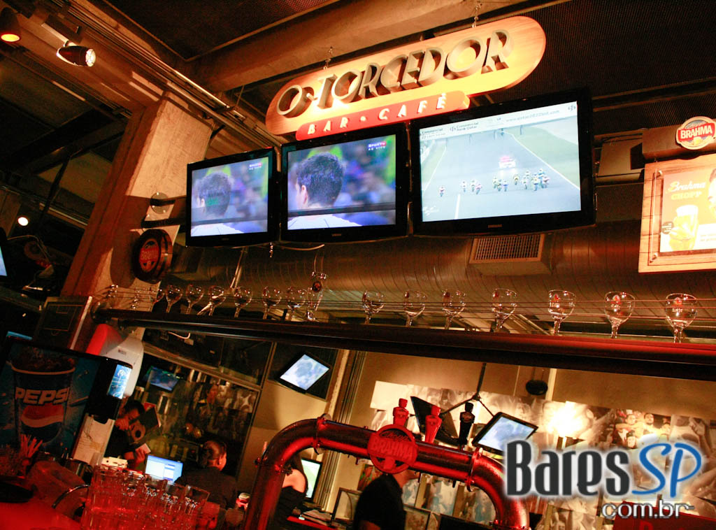 Grupo MBM no Bar O Torcedor, no Estádio do Pacaembu Grupo MBM no Bar O Torcedor, no Estádio do Pacaembu