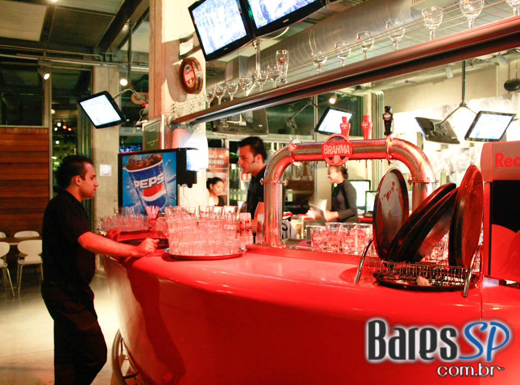 Grupo MBM no Bar O Torcedor, no Estádio do Pacaembu Grupo MBM no Bar O Torcedor, no Estádio do Pacaembu