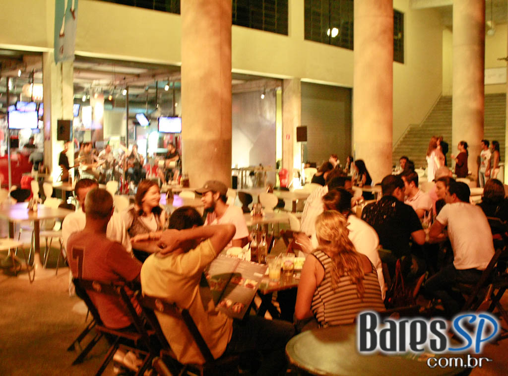 Grupo MBM no Bar O Torcedor, no Estádio do Pacaembu Grupo MBM no Bar O Torcedor, no Estádio do Pacaembu