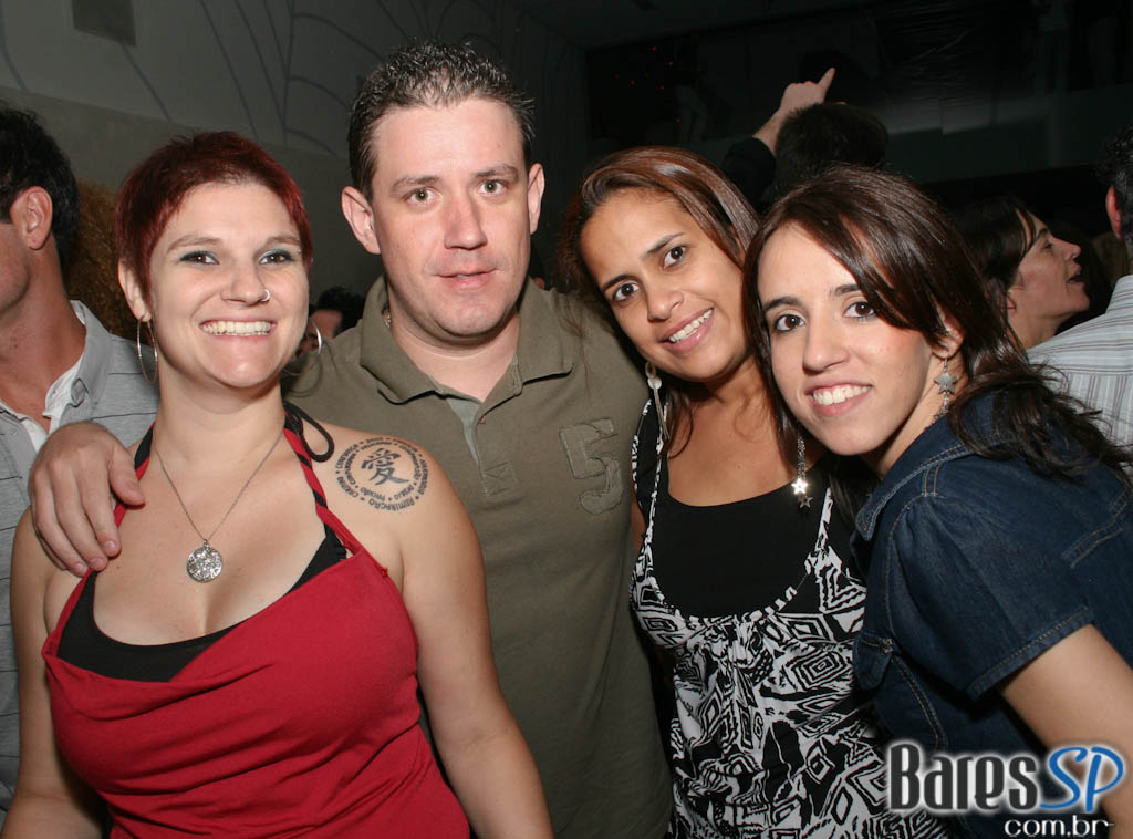 Escape Bar é uma ótima opção para começar o fim de semana bem! Escape Bar é uma ótima opção para começar o fim de semana bem!