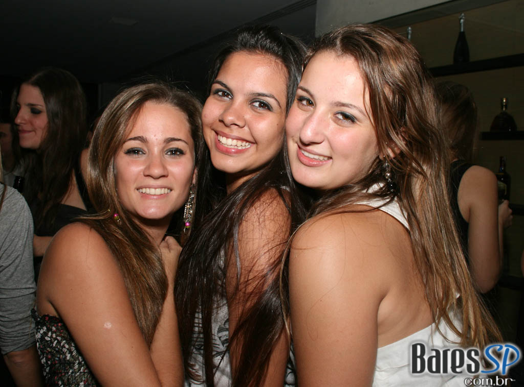 Escape Bar é uma ótima opção para começar o fim de semana bem! Escape Bar é uma ótima opção para começar o fim de semana bem!