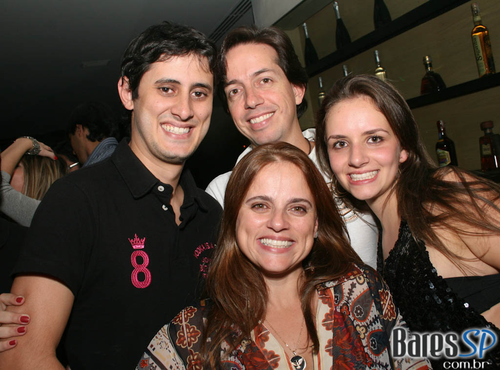 Escape Bar é uma ótima opção para começar o fim de semana bem! Escape Bar é uma ótima opção para começar o fim de semana bem!