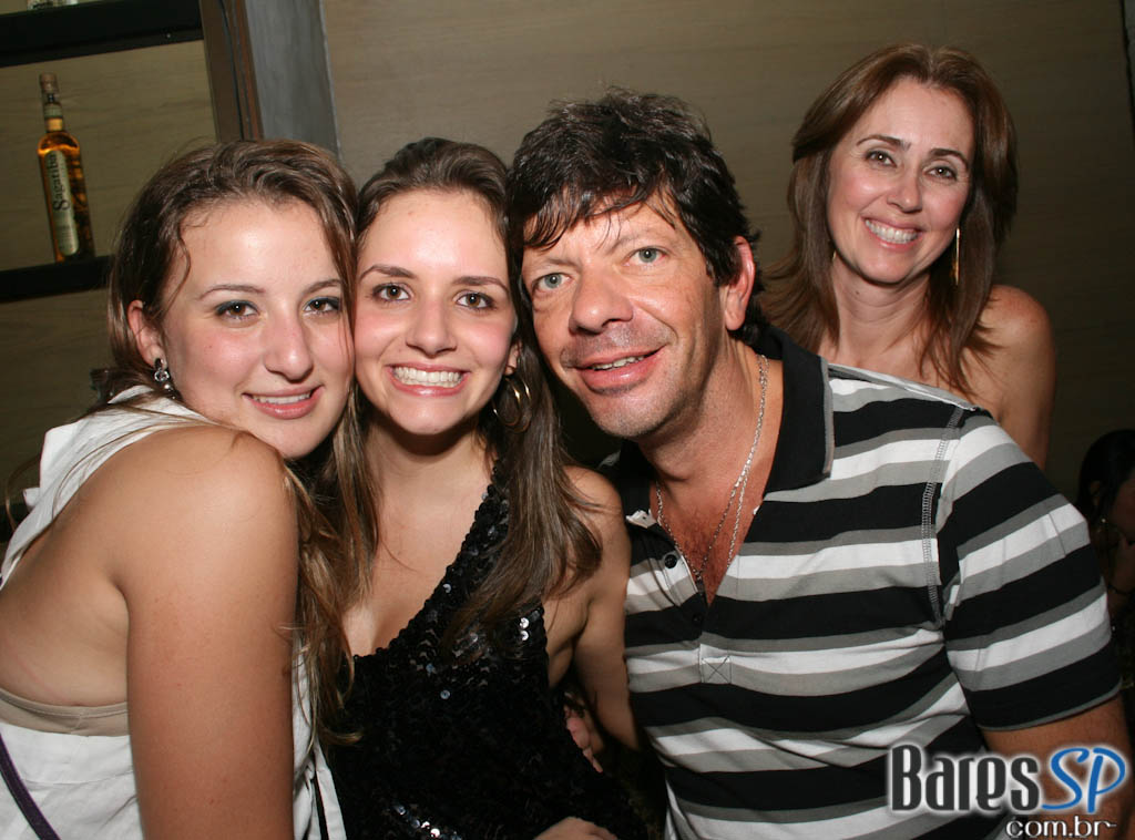 Escape Bar é uma ótima opção para começar o fim de semana bem! Escape Bar é uma ótima opção para começar o fim de semana bem!