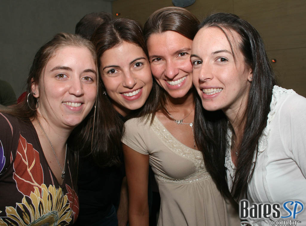 Escape Bar é uma ótima opção para começar o fim de semana bem! Escape Bar é uma ótima opção para começar o fim de semana bem!