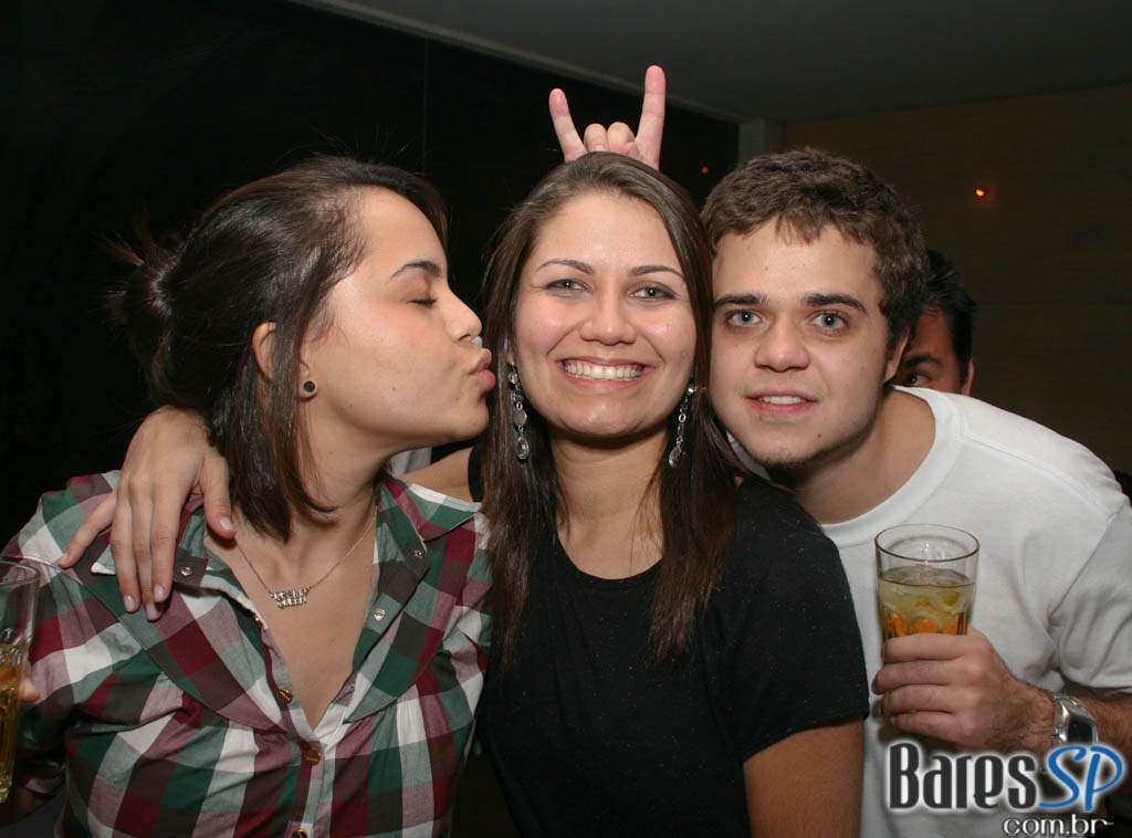 Escape Bar é uma ótima opção para começar o fim de semana bem! Escape Bar é uma ótima opção para começar o fim de semana bem!