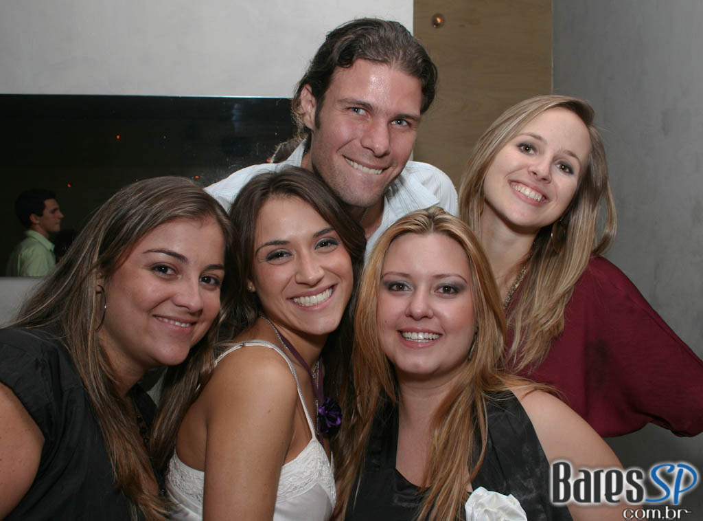 Escape Bar é uma ótima opção para começar o fim de semana bem! Escape Bar é uma ótima opção para começar o fim de semana bem!