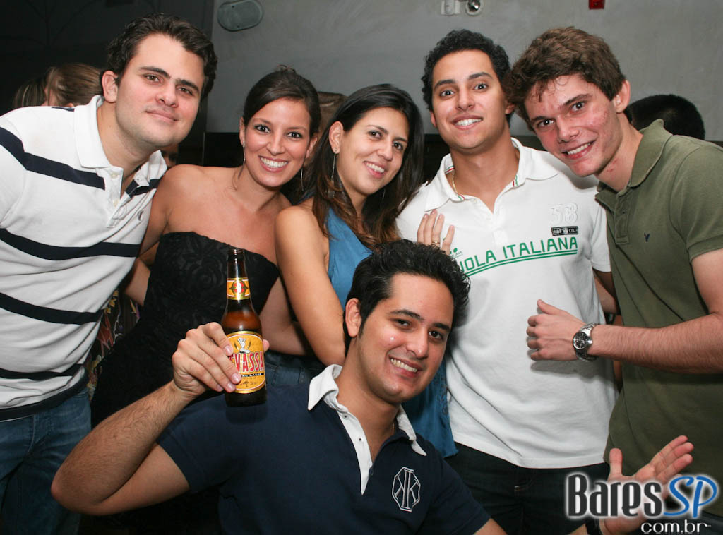 Escape Bar é uma ótima opção para começar o fim de semana bem! Escape Bar é uma ótima opção para começar o fim de semana bem!