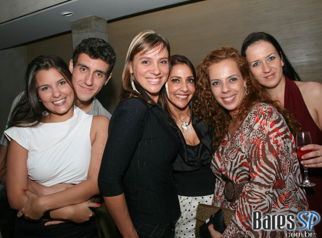 Escape Bar é uma ótima opção para começar o fim de semana bem! Escape Bar é uma ótima opção para começar o fim de semana bem!