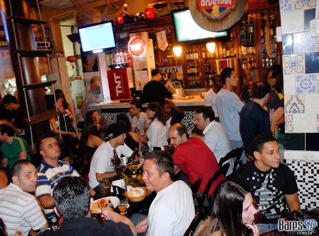 Música ao vivo no Pero Vaz Música ao vivo no Pero Vaz