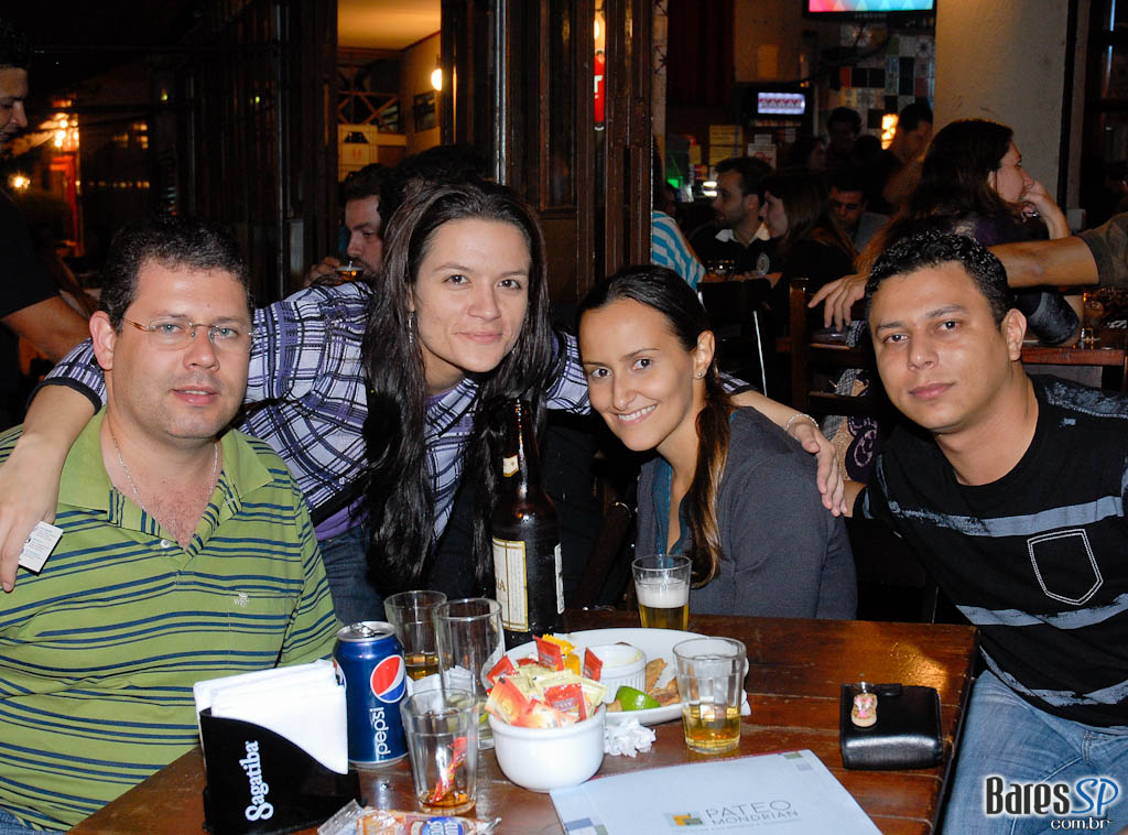 Música ao vivo no Pero Vaz Música ao vivo no Pero Vaz