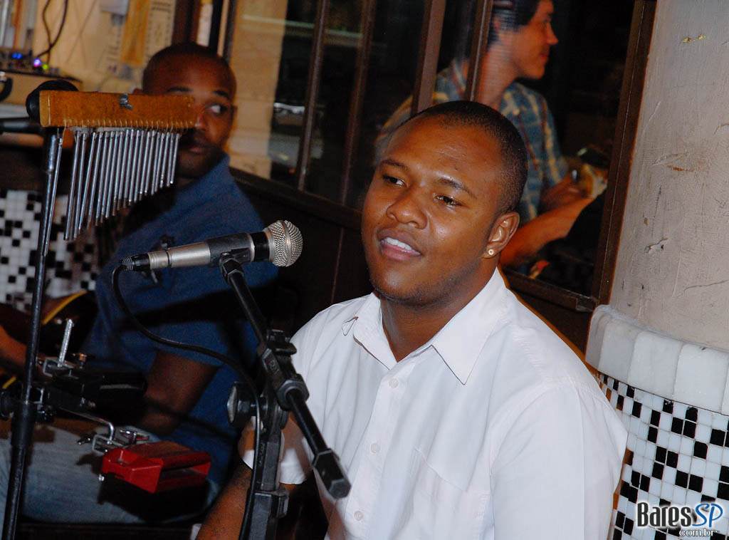 Música ao vivo no Pero Vaz Música ao vivo no Pero Vaz