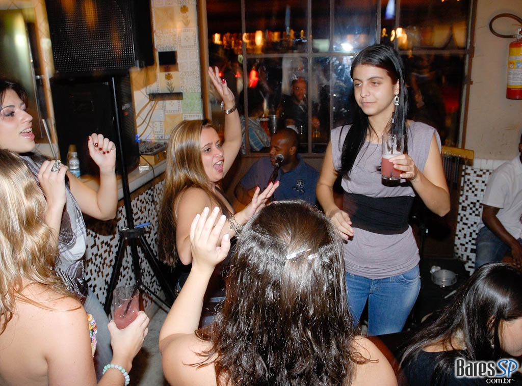 Música ao vivo no Pero Vaz Música ao vivo no Pero Vaz