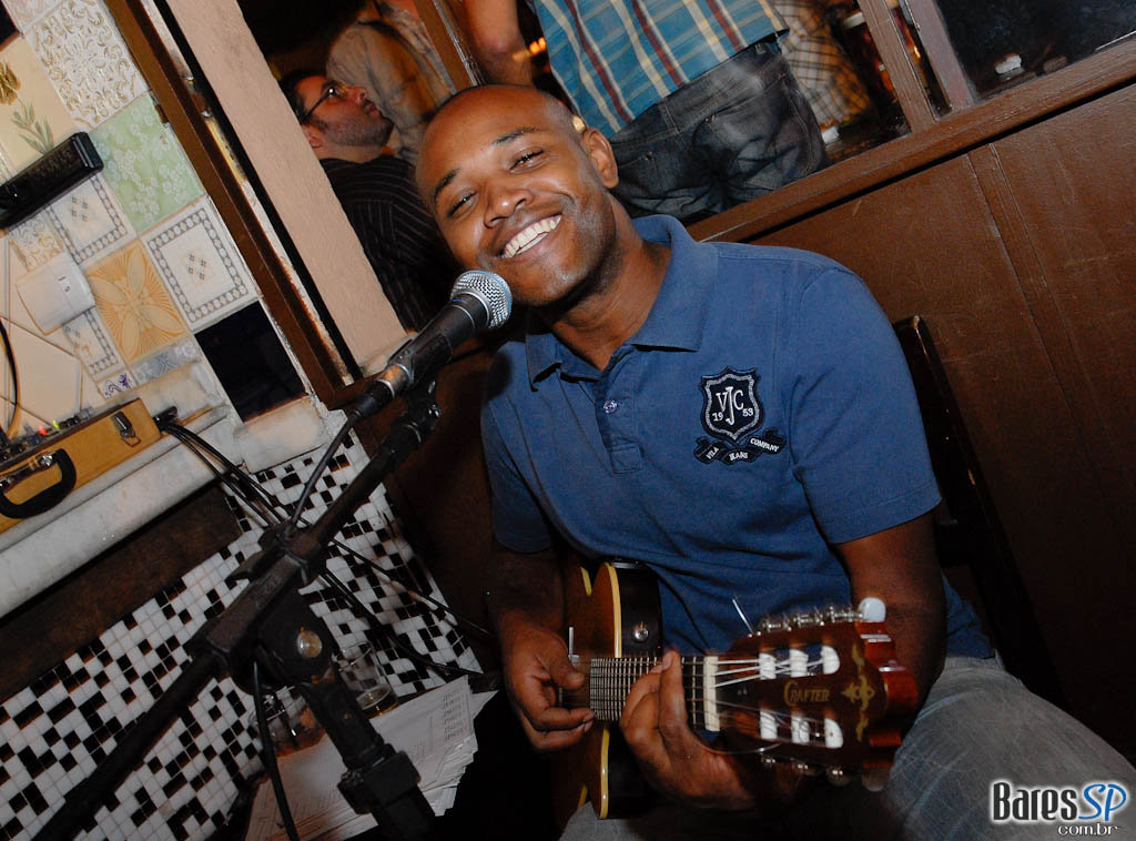 Música ao vivo no Pero Vaz Música ao vivo no Pero Vaz