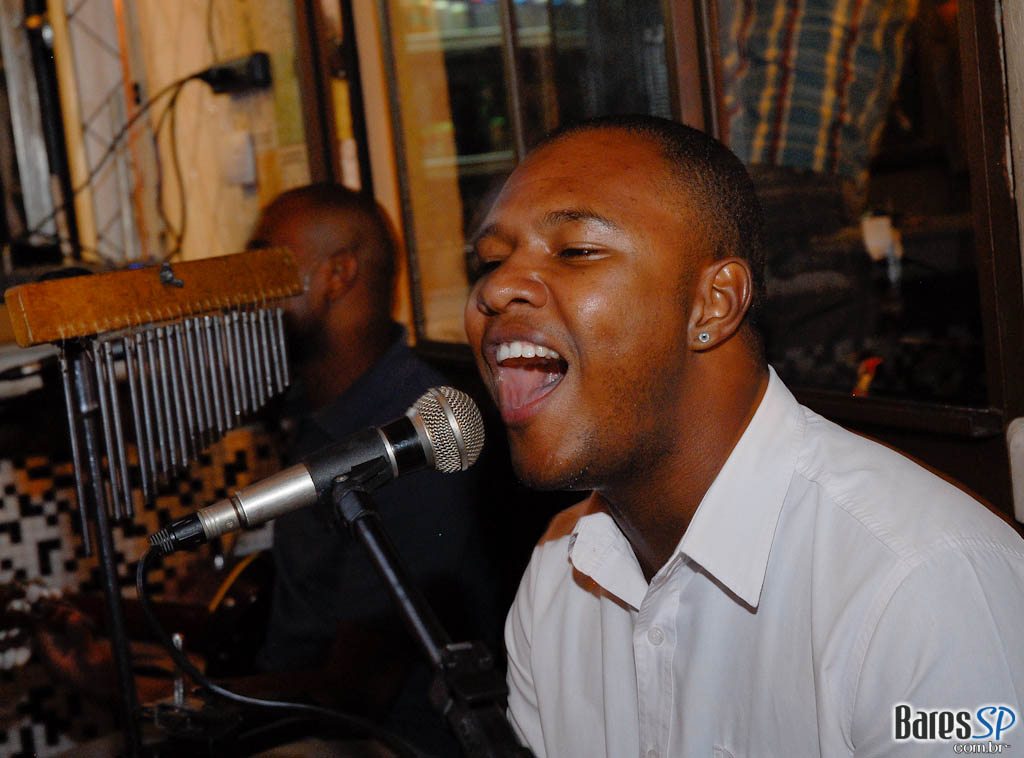 Música ao vivo no Pero Vaz Música ao vivo no Pero Vaz