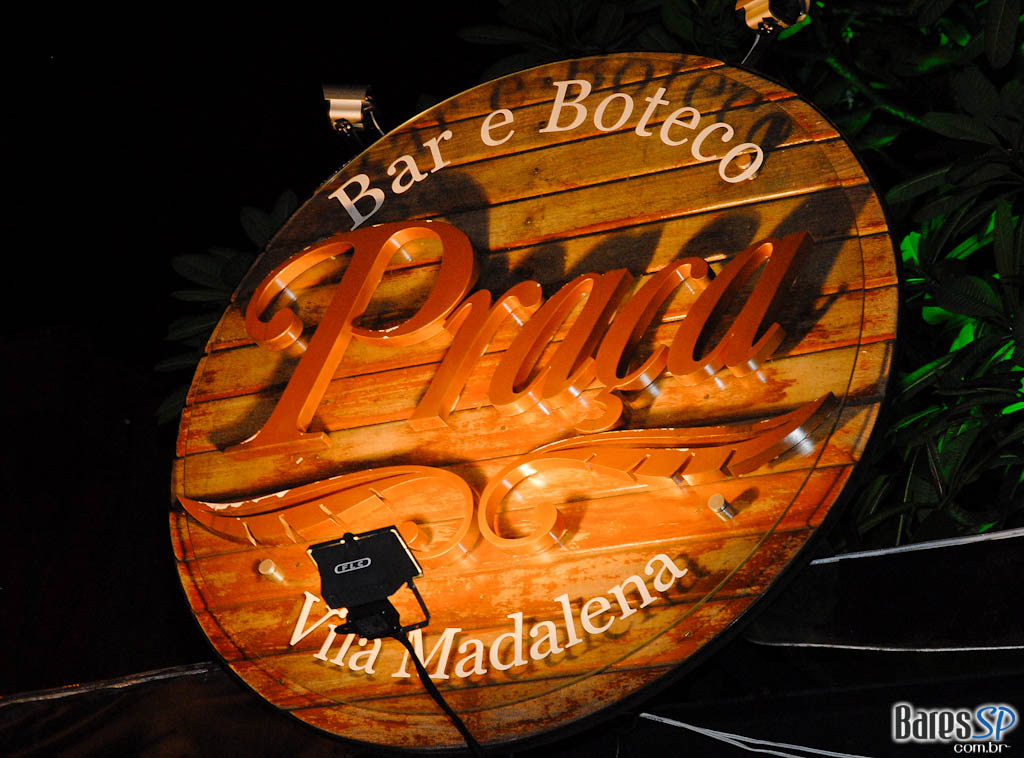 Domingo agitado no Bar Praça, na Vila Madalena Domingo agitado no Bar Praça, na Vila Madalena