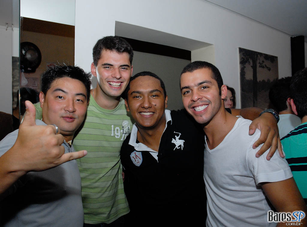 Domingo agitado no Bar Praça, na Vila Madalena Domingo agitado no Bar Praça, na Vila Madalena