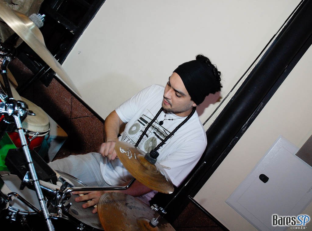 Domingo agitado no Bar Praça, na Vila Madalena Domingo agitado no Bar Praça, na Vila Madalena