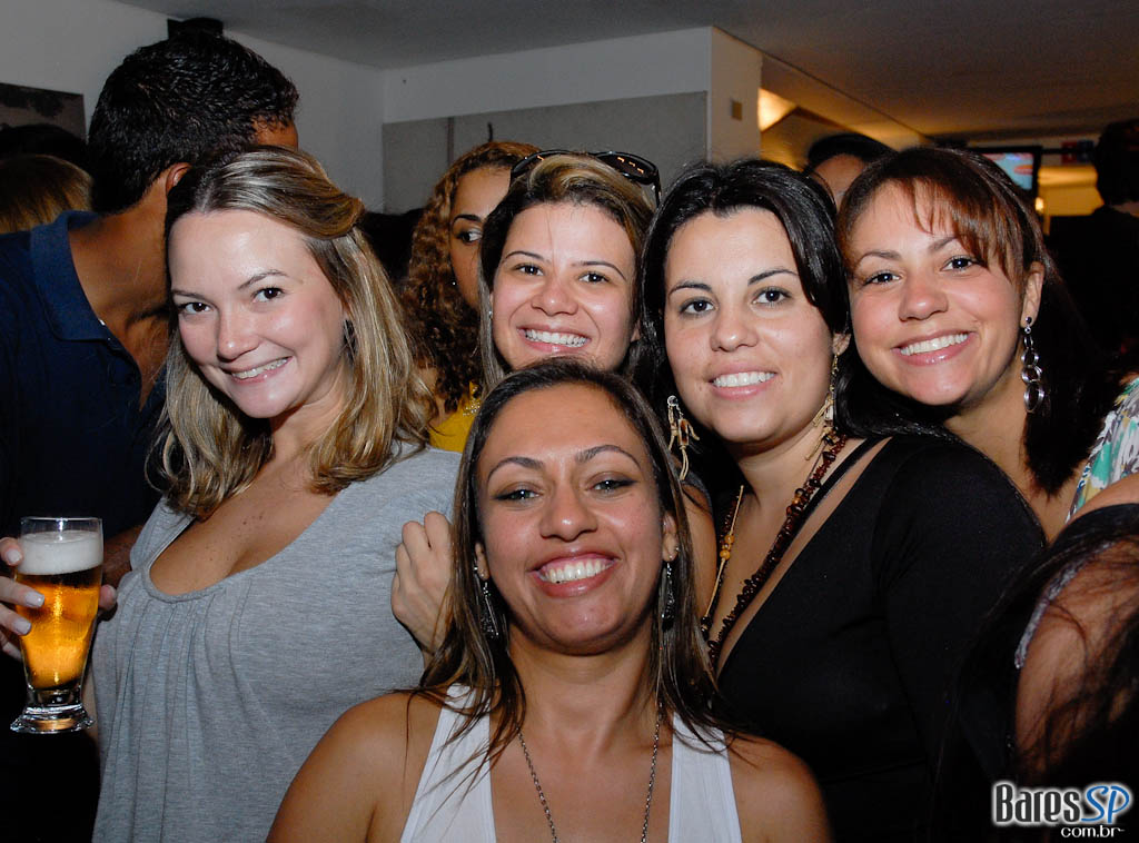 Domingo agitado no Bar Praça, na Vila Madalena Domingo agitado no Bar Praça, na Vila Madalena