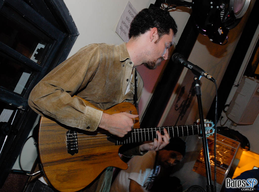 Domingo agitado no Bar Praça, na Vila Madalena Domingo agitado no Bar Praça, na Vila Madalena