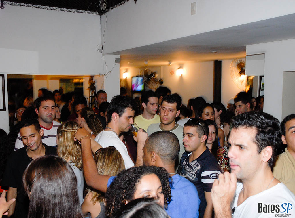 Domingo agitado no Bar Praça, na Vila Madalena Domingo agitado no Bar Praça, na Vila Madalena