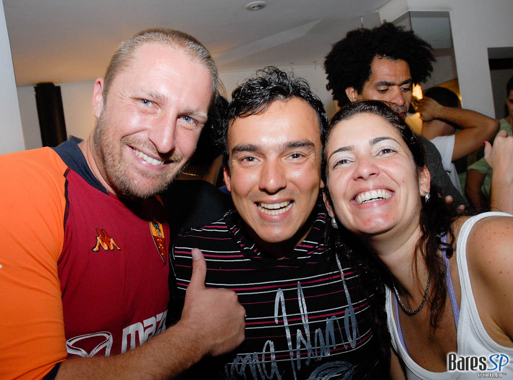 Domingo agitado no Bar Praça, na Vila Madalena Domingo agitado no Bar Praça, na Vila Madalena