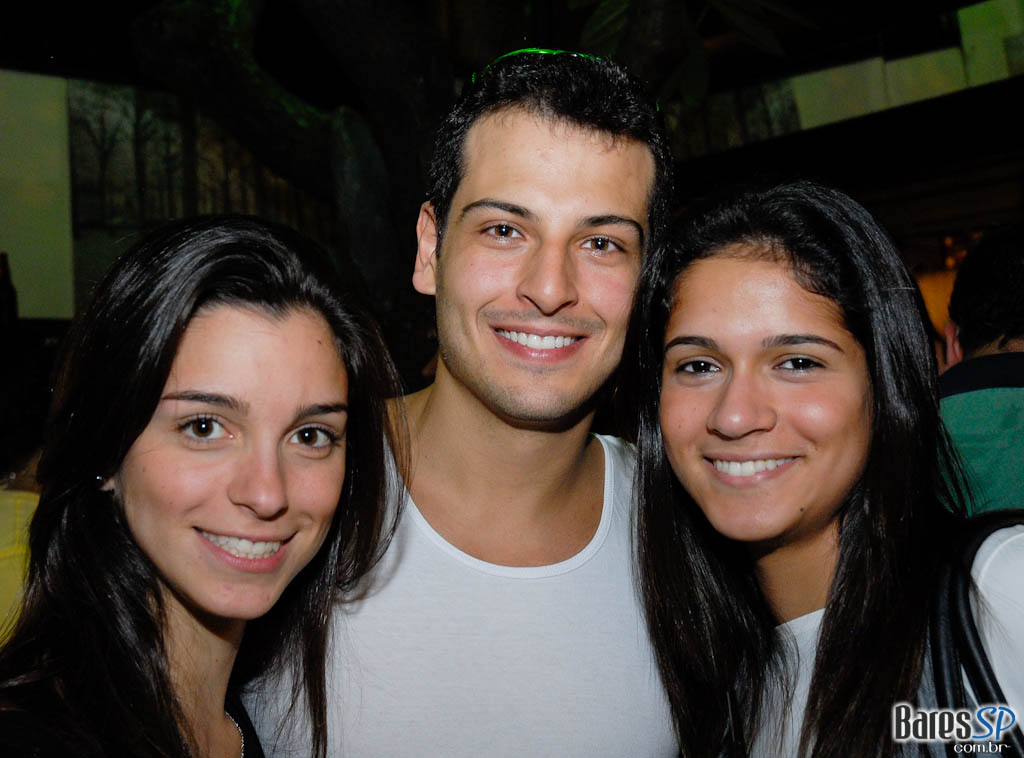Domingo agitado no Bar Praça, na Vila Madalena Domingo agitado no Bar Praça, na Vila Madalena
