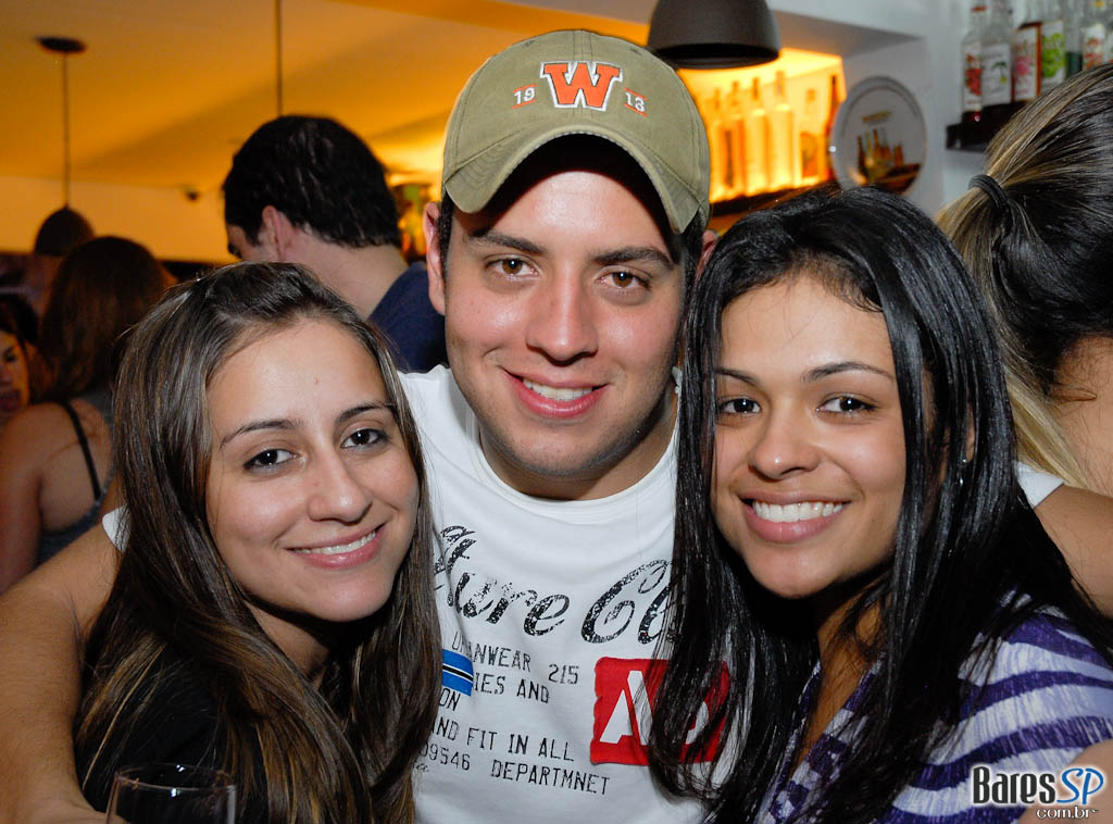 Domingo agitado no Bar Praça, na Vila Madalena Domingo agitado no Bar Praça, na Vila Madalena