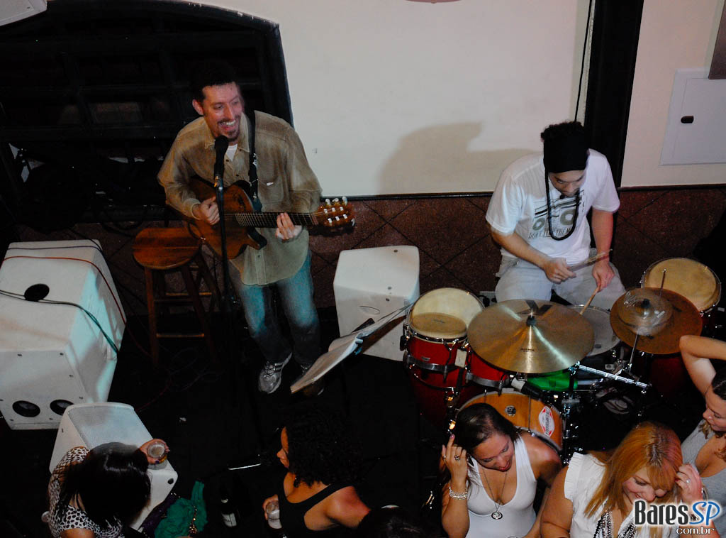 Domingo agitado no Bar Praça, na Vila Madalena Domingo agitado no Bar Praça, na Vila Madalena