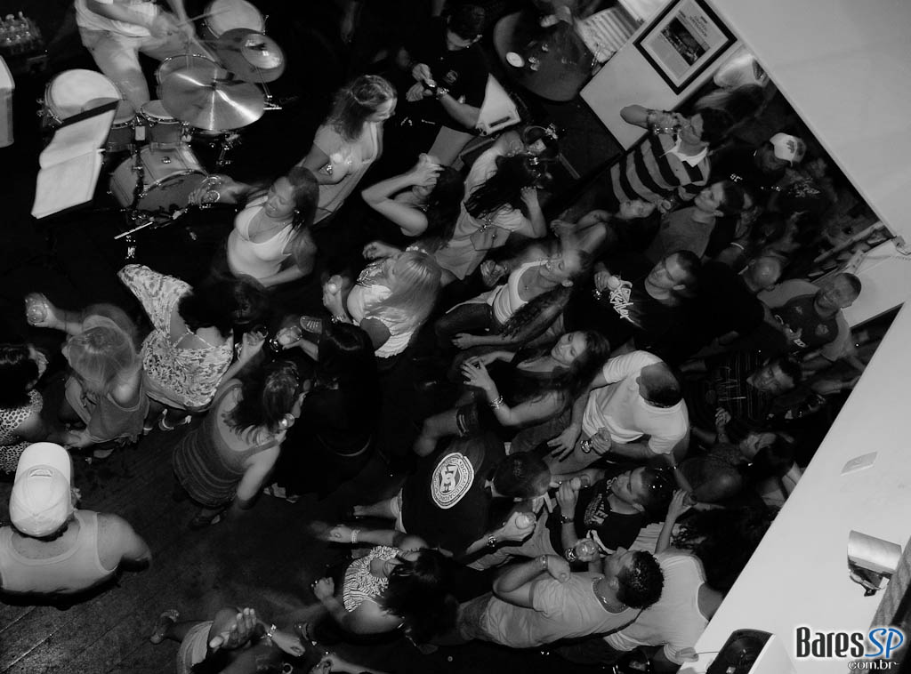 Domingo agitado no Bar Praça, na Vila Madalena Domingo agitado no Bar Praça, na Vila Madalena