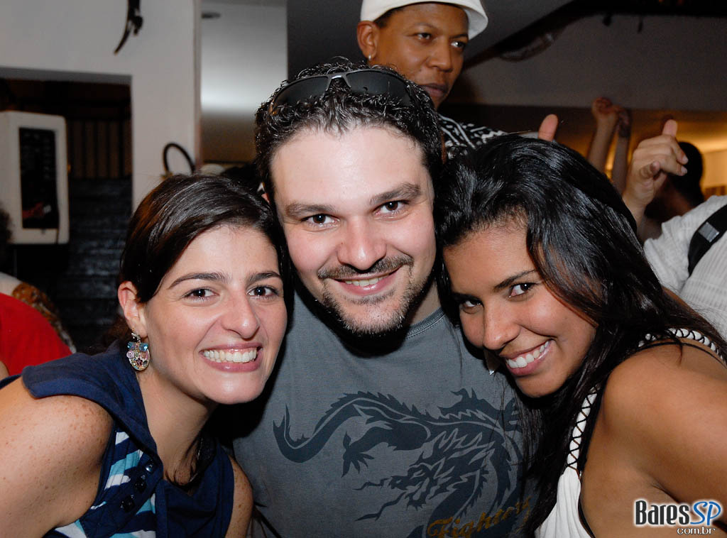 Domingo agitado no Bar Praça, na Vila Madalena Domingo agitado no Bar Praça, na Vila Madalena