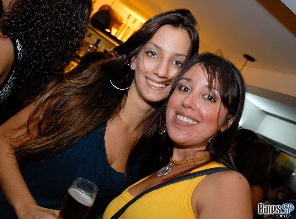 Domingo agitado no Bar Praça, na Vila Madalena Domingo agitado no Bar Praça, na Vila Madalena