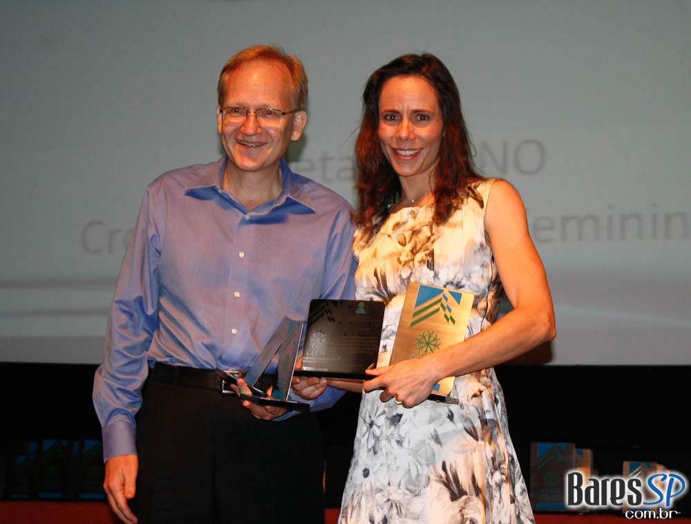 Premiação dos melhores atletas nacionais da neve no Clube Pinheiros Premiação dos melhores atletas nacionais da neve no Clube Pinheiros