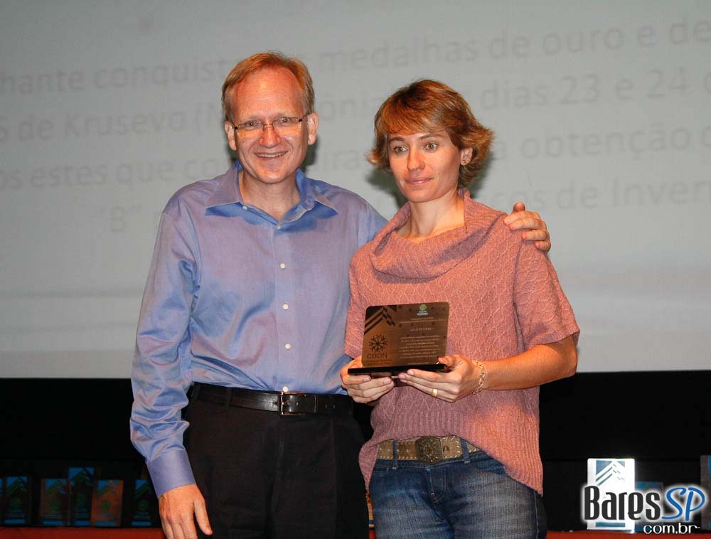 Premiação dos melhores atletas nacionais da neve no Clube Pinheiros Premiação dos melhores atletas nacionais da neve no Clube Pinheiros