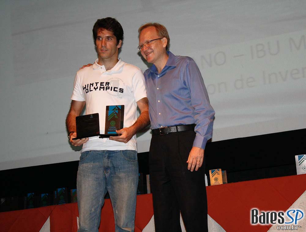 Premiação dos melhores atletas nacionais da neve no Clube Pinheiros Premiação dos melhores atletas nacionais da neve no Clube Pinheiros