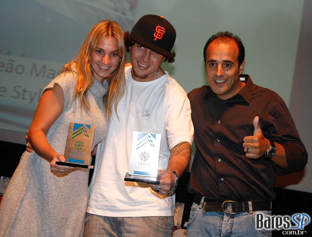 Premiação dos melhores atletas nacionais da neve no Clube Pinheiros Premiação dos melhores atletas nacionais da neve no Clube Pinheiros