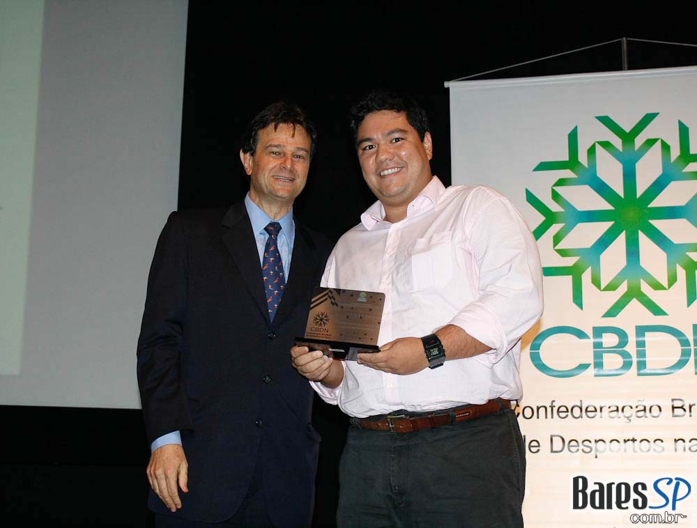 Premiação dos melhores atletas nacionais da neve no Clube Pinheiros Premiação dos melhores atletas nacionais da neve no Clube Pinheiros