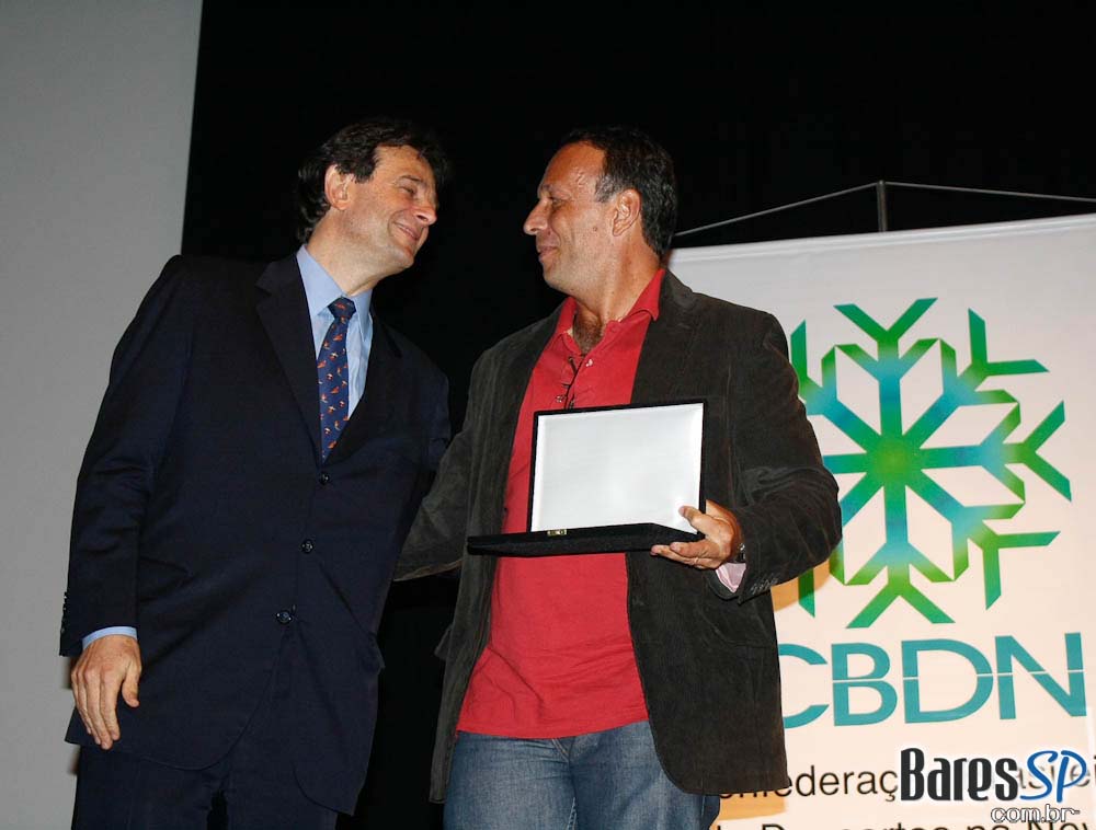 Premiação dos melhores atletas nacionais da neve no Clube Pinheiros Premiação dos melhores atletas nacionais da neve no Clube Pinheiros