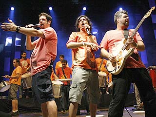 Via Funchal recebe o grupo Monobloco para fazer o público dançar a noite inteira