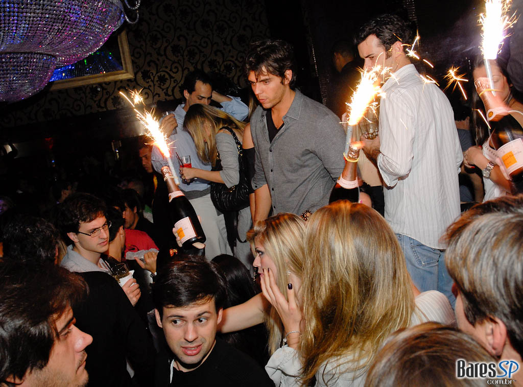 Surpreenda-se com a apresentação da cantora Tara McDonald, nesta quinta no Kiss & Fly Surpreenda-se com a apresentação da cantora Tara McDonald, nesta quinta no Kiss & Fly