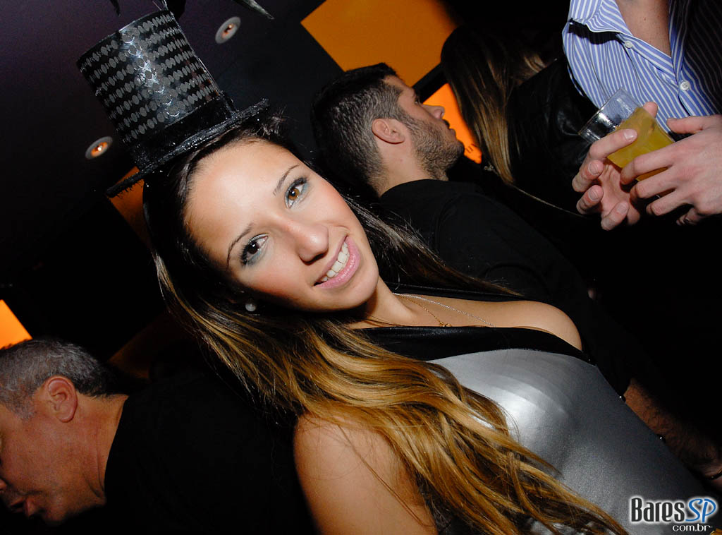 Surpreenda-se com a apresentação da cantora Tara McDonald, nesta quinta no Kiss & Fly Surpreenda-se com a apresentação da cantora Tara McDonald, nesta quinta no Kiss & Fly